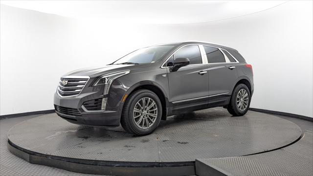 2017 Cadillac XT5 Luxury Image 2 of 28