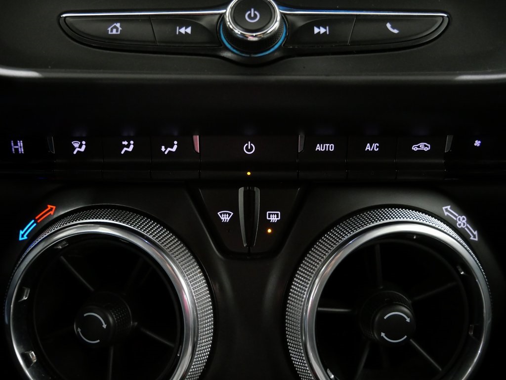 2017 Chevrolet Camaro 1LT Image 16 of 25