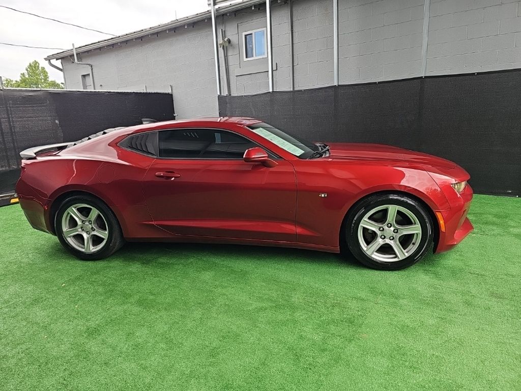2017 Chevrolet Camaro 1LT Image 3 of 48
