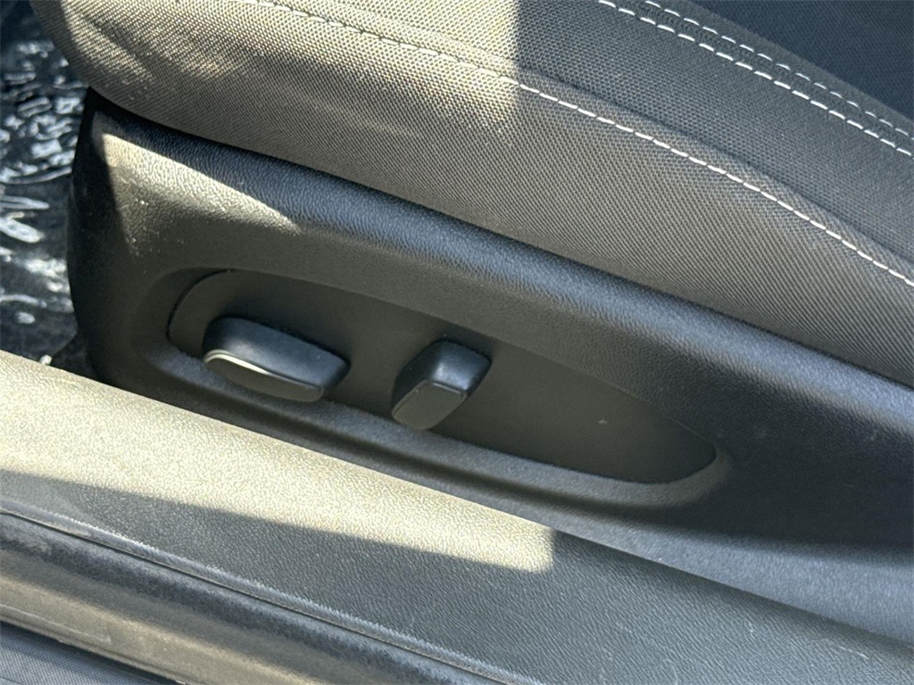 Vehicle image 29 of 33