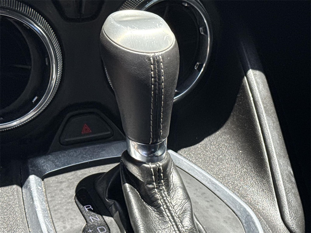 Vehicle image 21 of 33