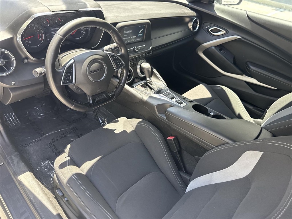 Vehicle image 28 of 33