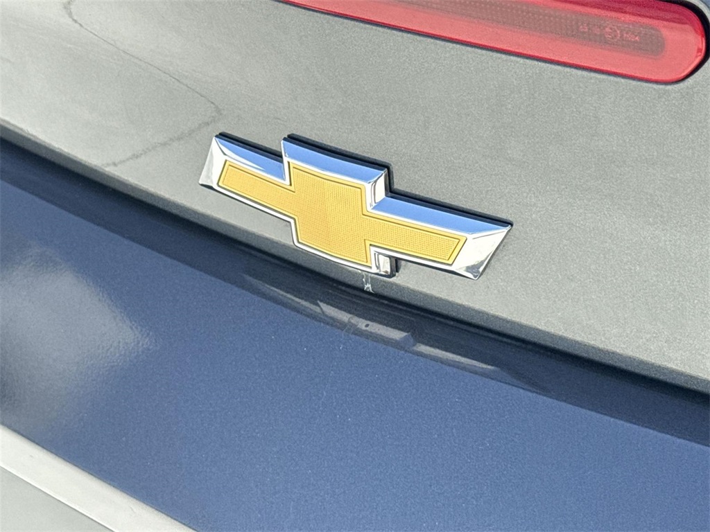 Vehicle image 25 of 33