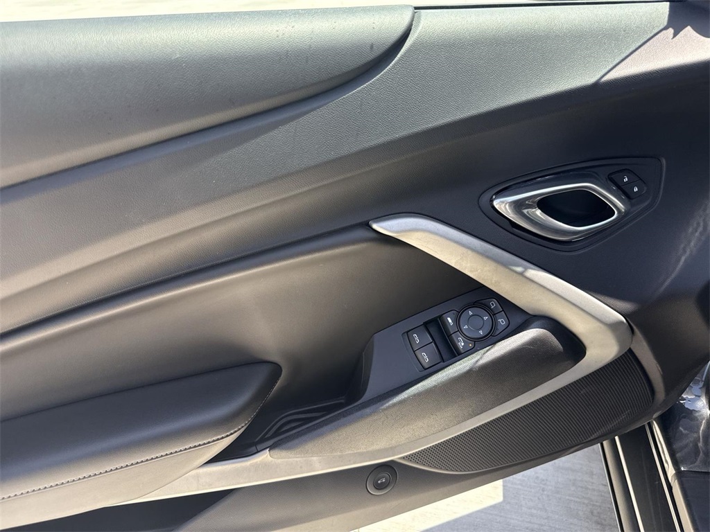 Vehicle image 22 of 33