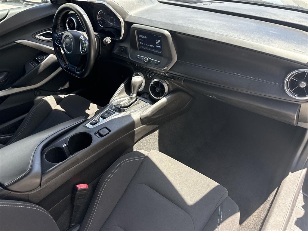 Vehicle image 14 of 33