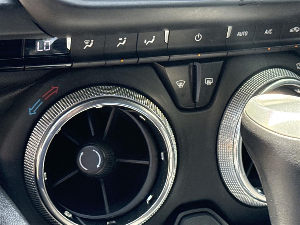 Vehicle image 31 of 33