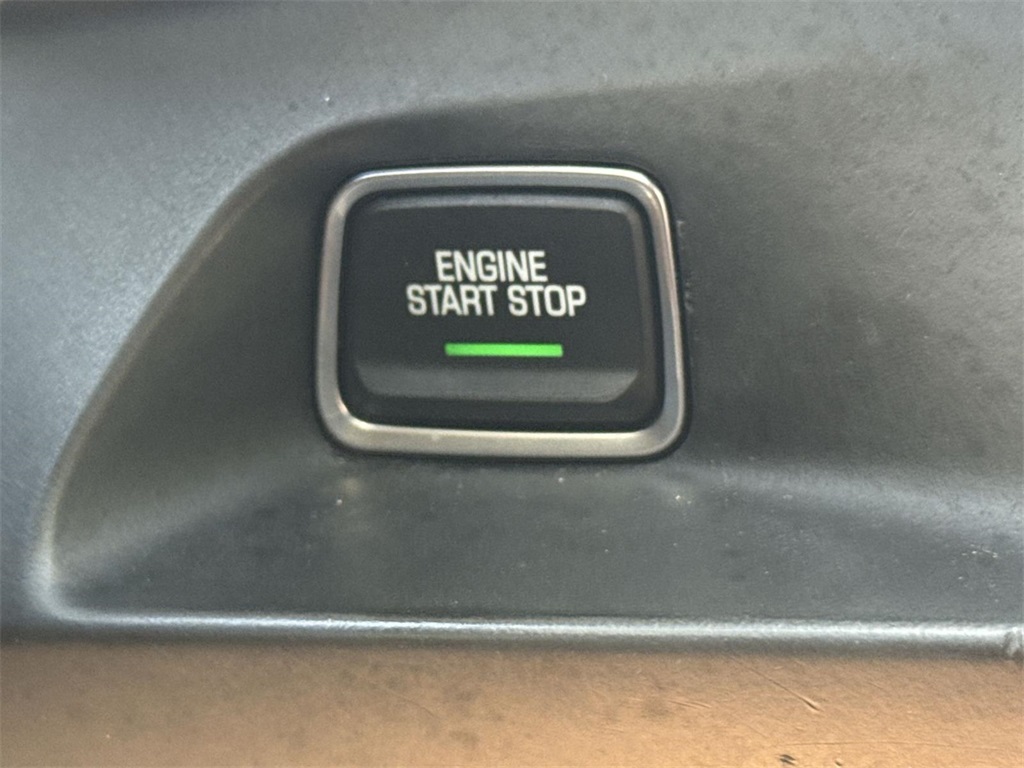 Vehicle image 18 of 33