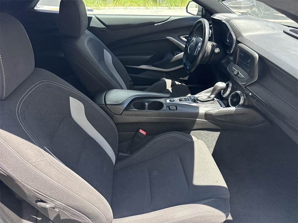 Vehicle image 12 of 33