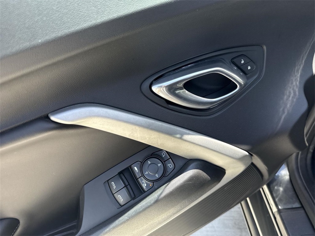 Vehicle image 23 of 33