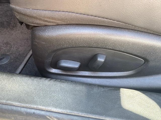 Vehicle image 23 of 33