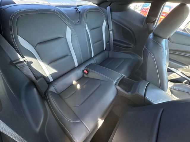 Vehicle image 17 of 33