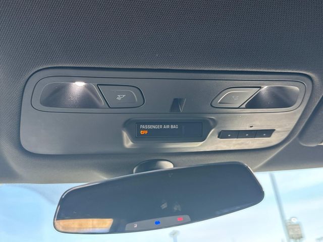 Vehicle image 31 of 33