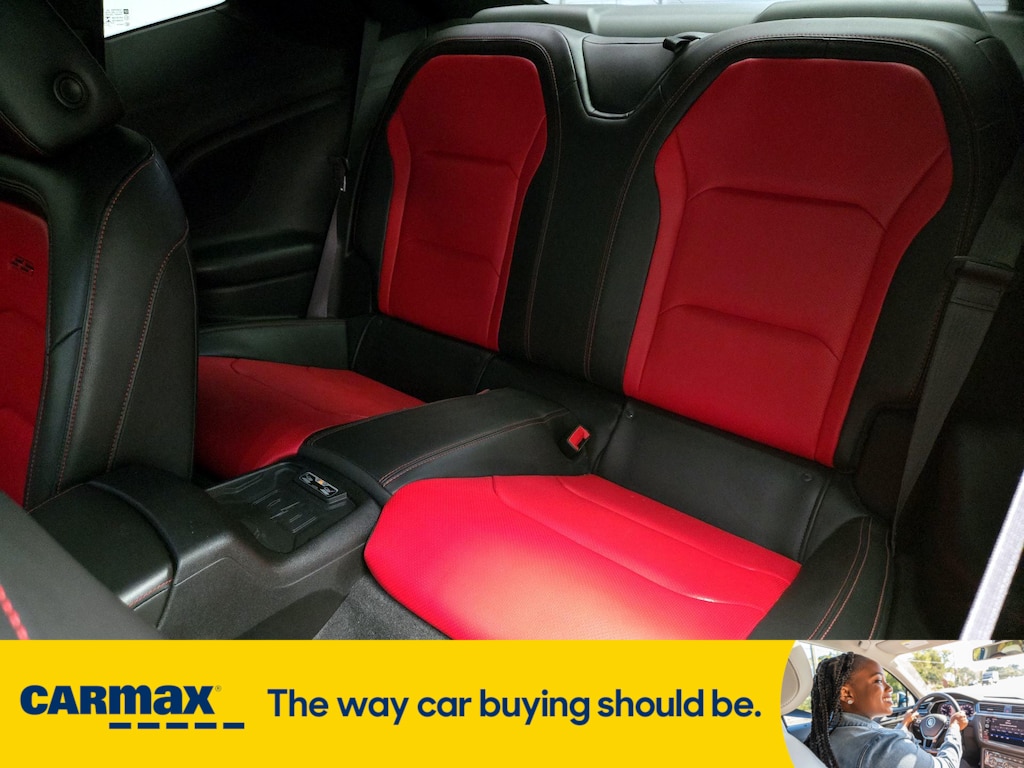 Vehicle image 11 of 28