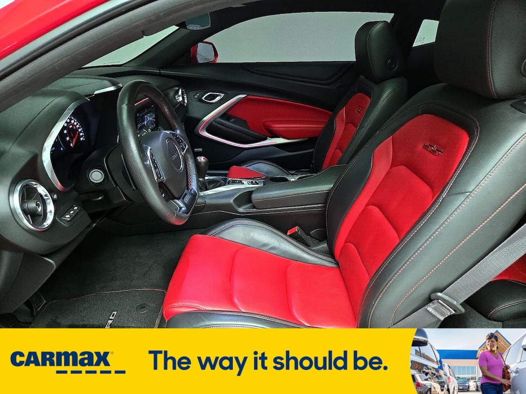 Vehicle image 21 of 28