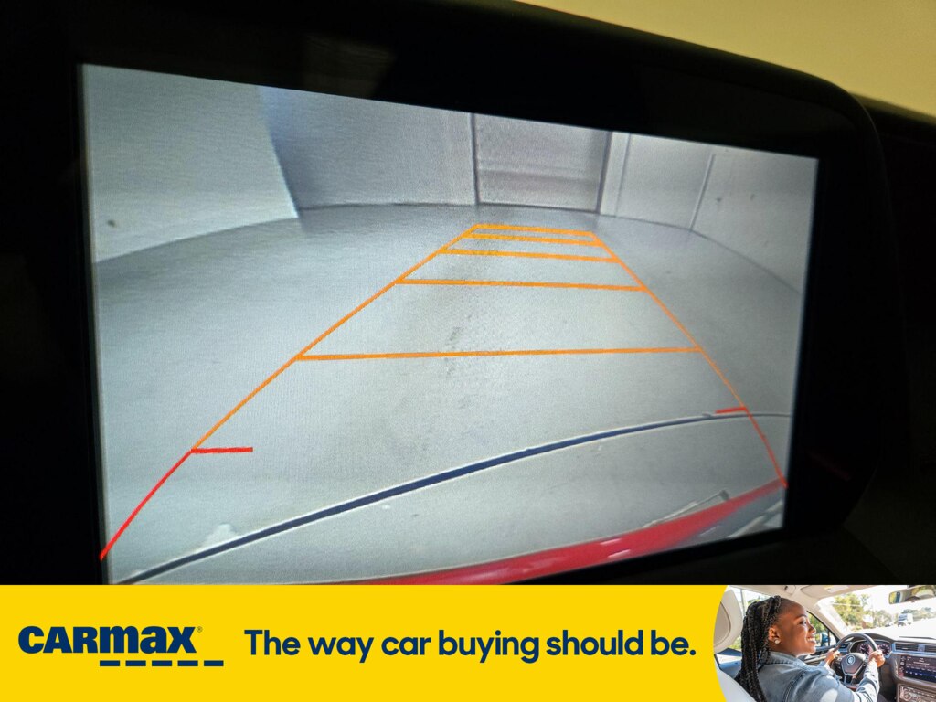 Vehicle image 24 of 28