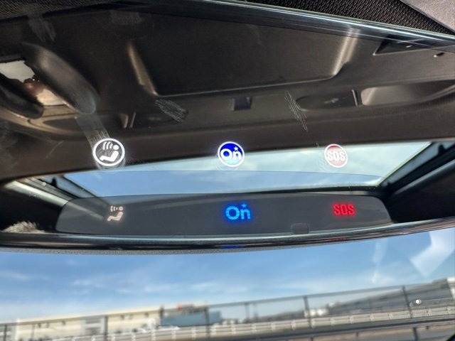 Vehicle image 28 of 33