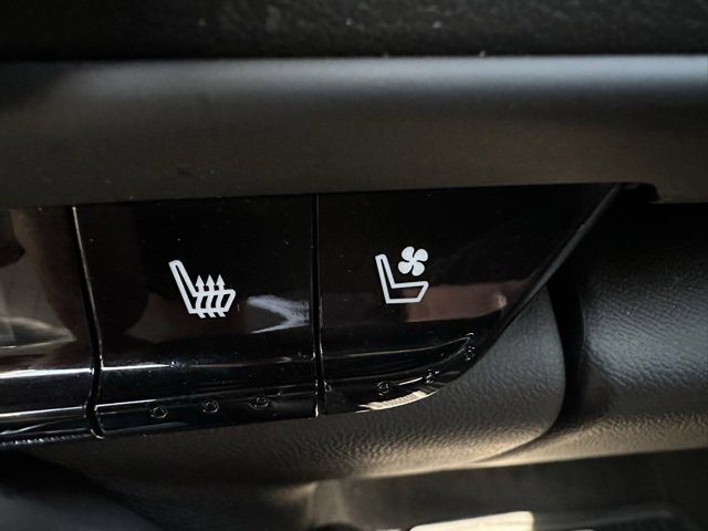 Vehicle image 20 of 33