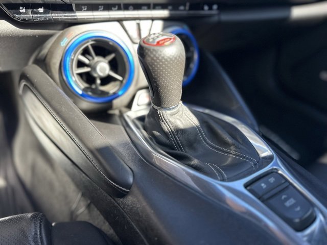 Vehicle image 19 of 33