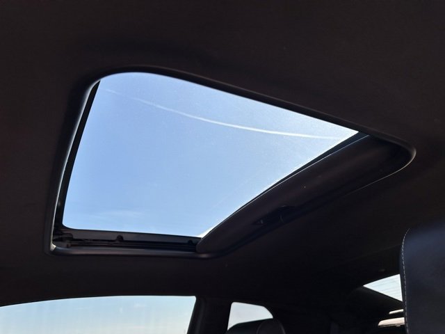 Vehicle image 24 of 33