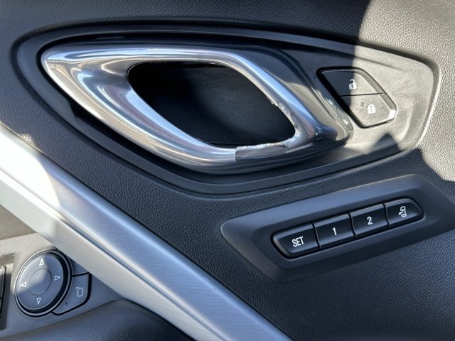 Vehicle image 14 of 33