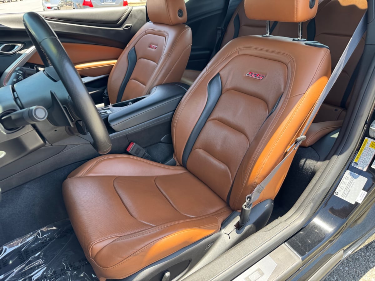 Vehicle image 14 of 22