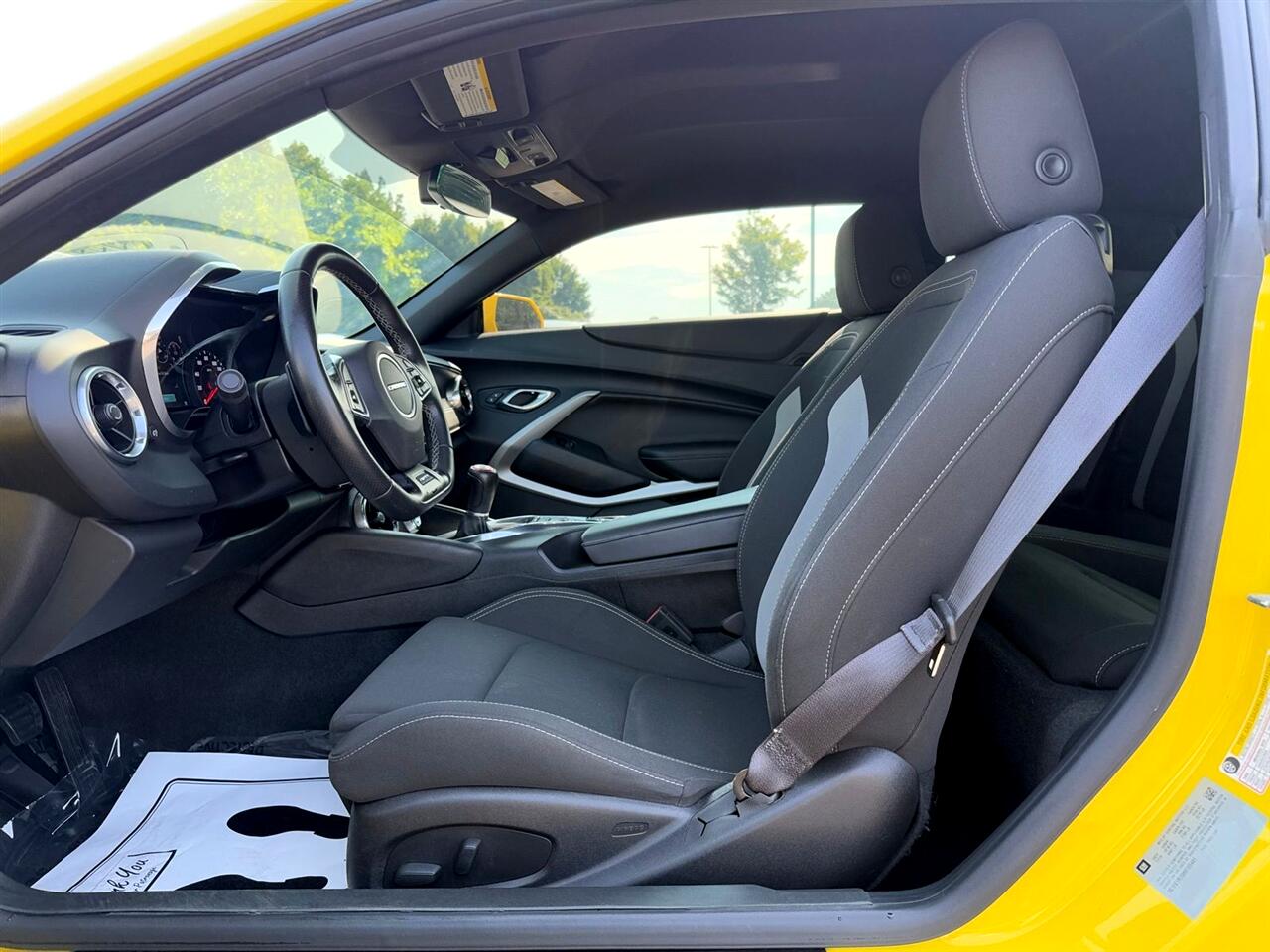 Vehicle image 33 of 34