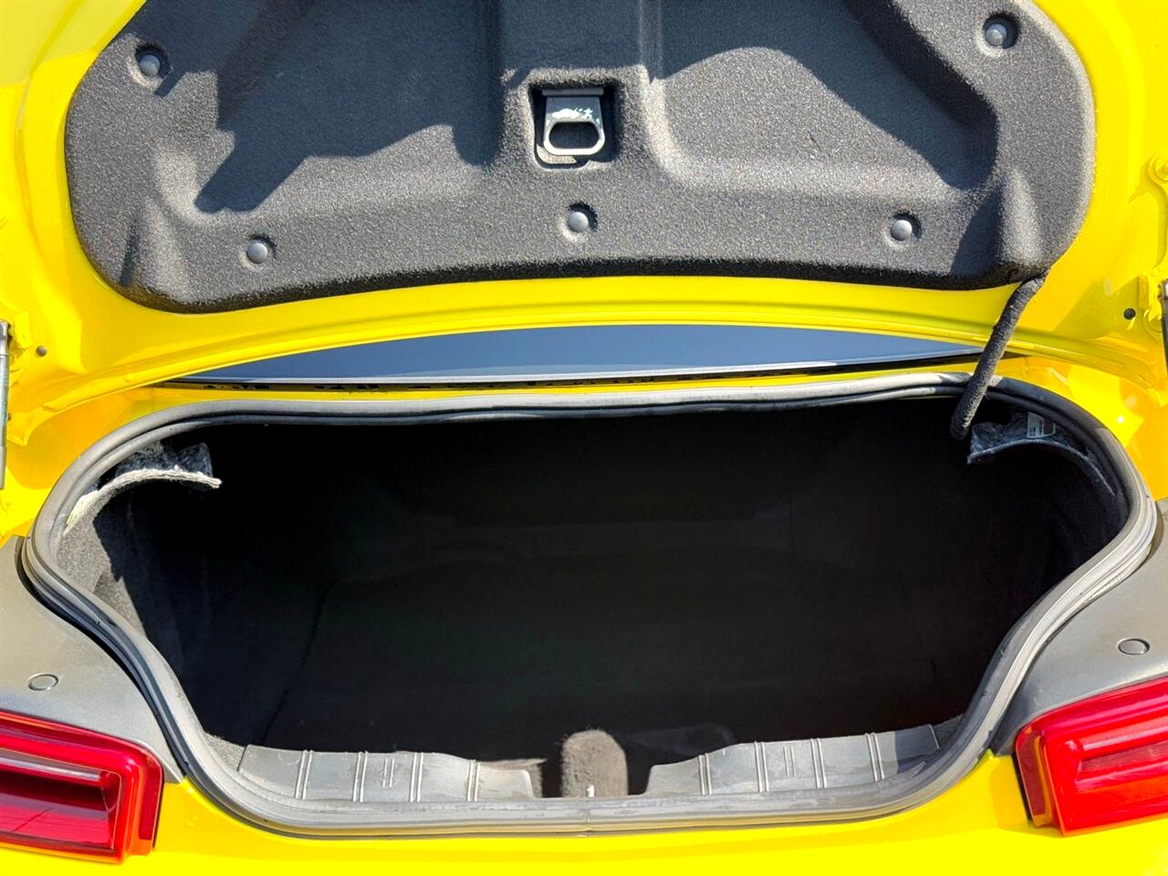 Vehicle image 10 of 34