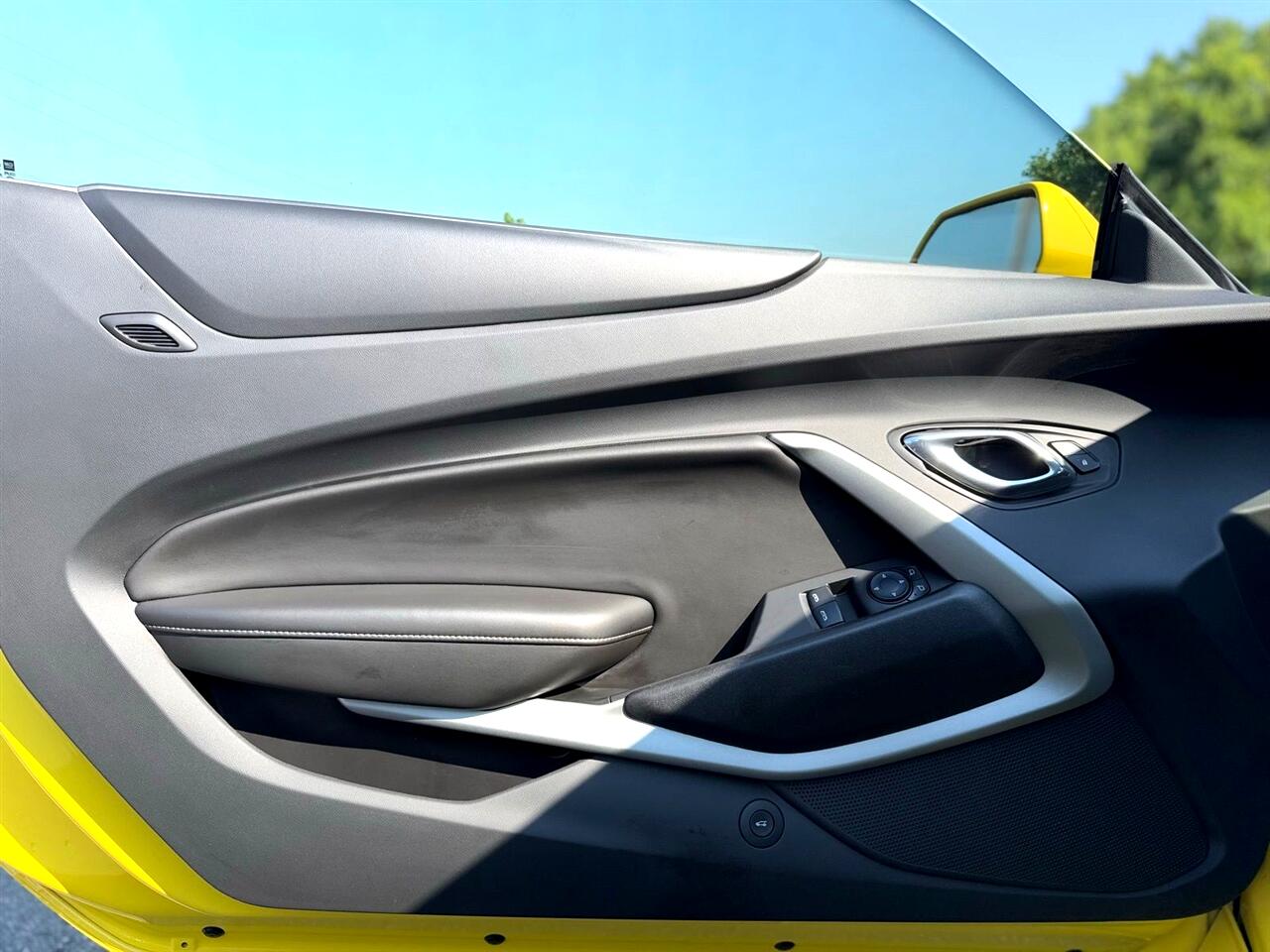 Vehicle image 25 of 34