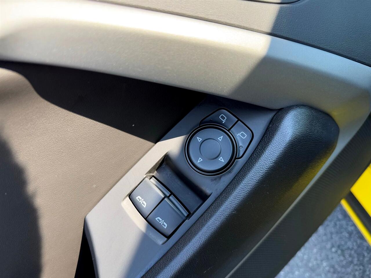 Vehicle image 27 of 34