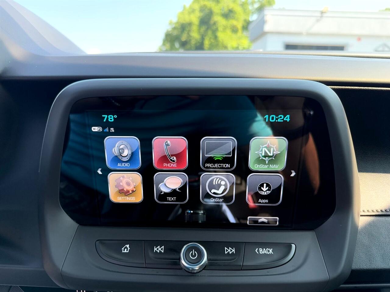Vehicle image 21 of 34