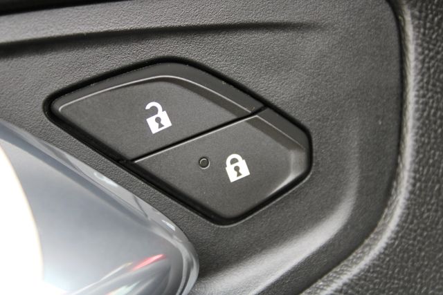 2017 Chevrolet Camaro 1LT Image 16 of 21