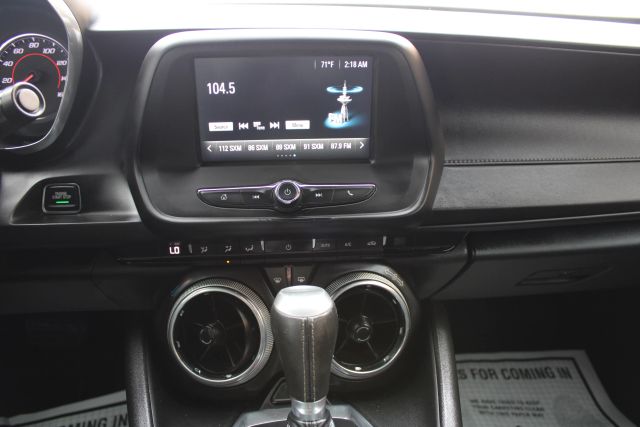 2017 Chevrolet Camaro 1LT Image 10 of 21