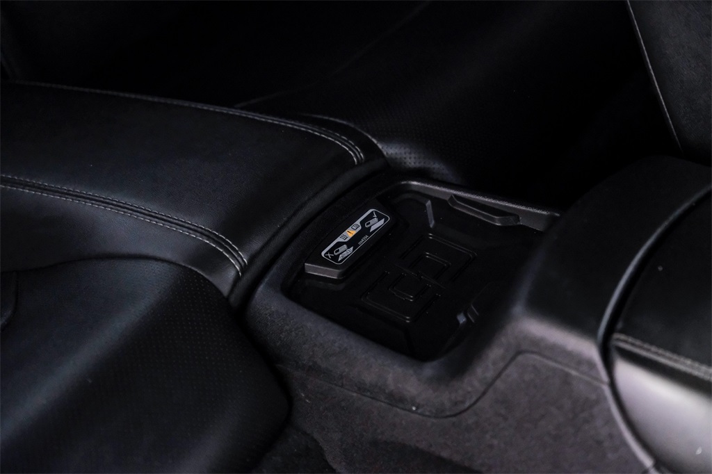 Vehicle image 37 of 53