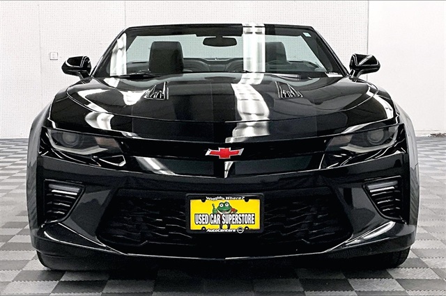 2017 Chevrolet Camaro 2SS Image 2 of 35