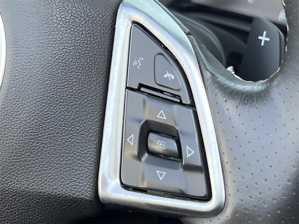 Vehicle image 33 of 44
