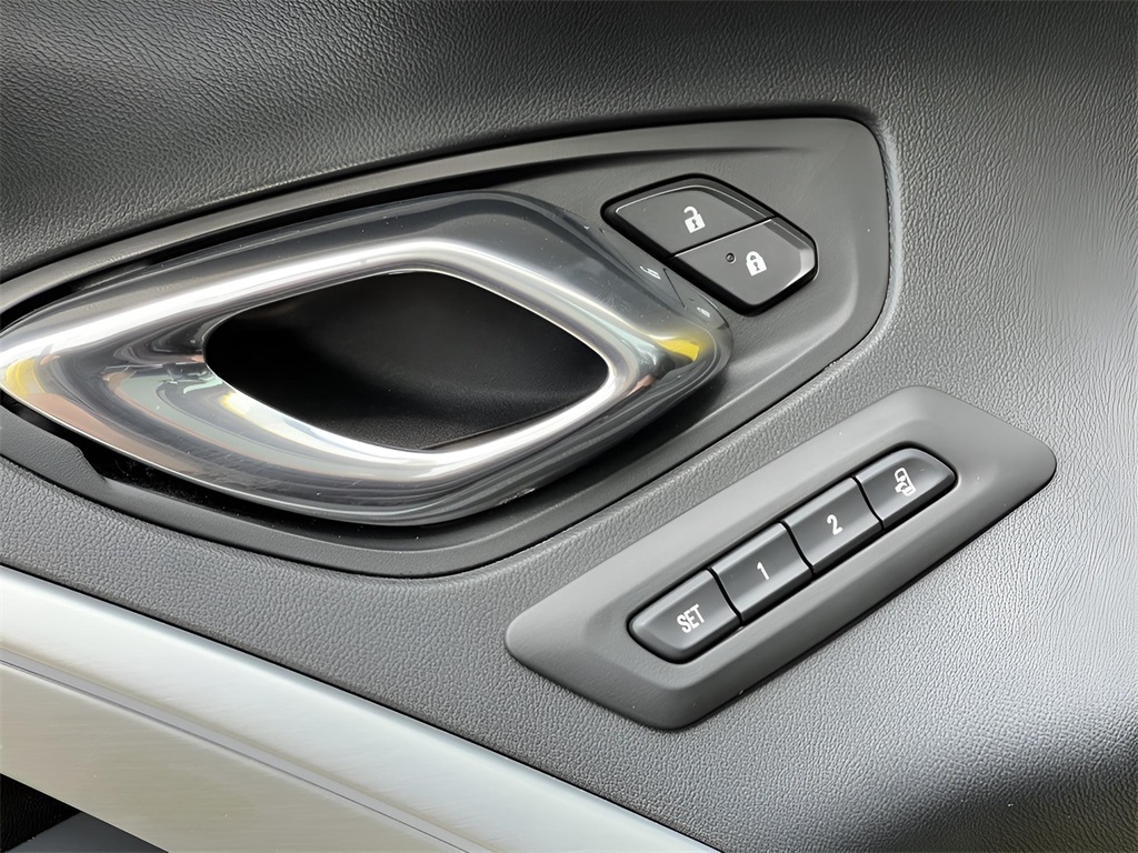 Vehicle image 40 of 44