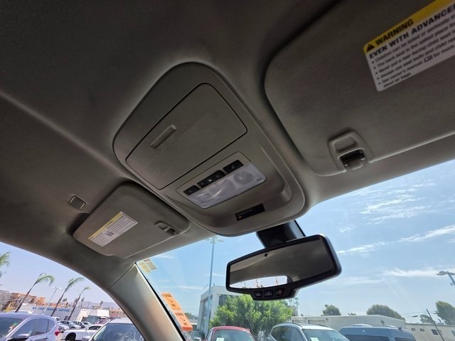 Vehicle image 21 of 43