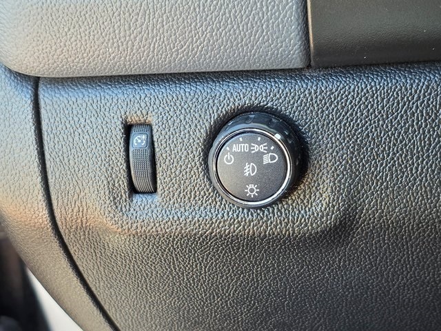 Vehicle image 33 of 43