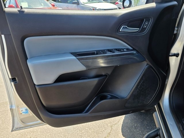 Vehicle image 29 of 43
