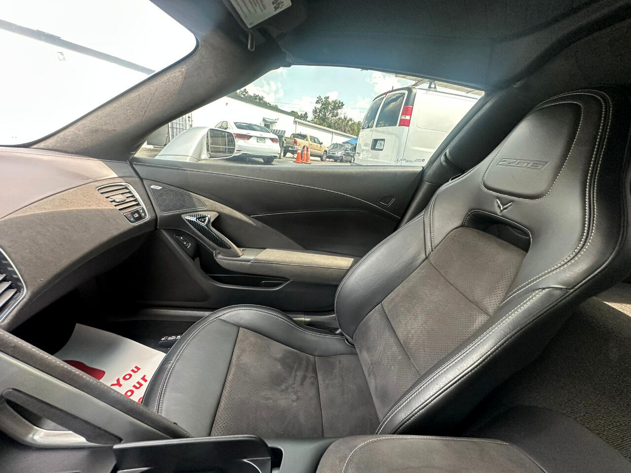 Vehicle image 21 of 25