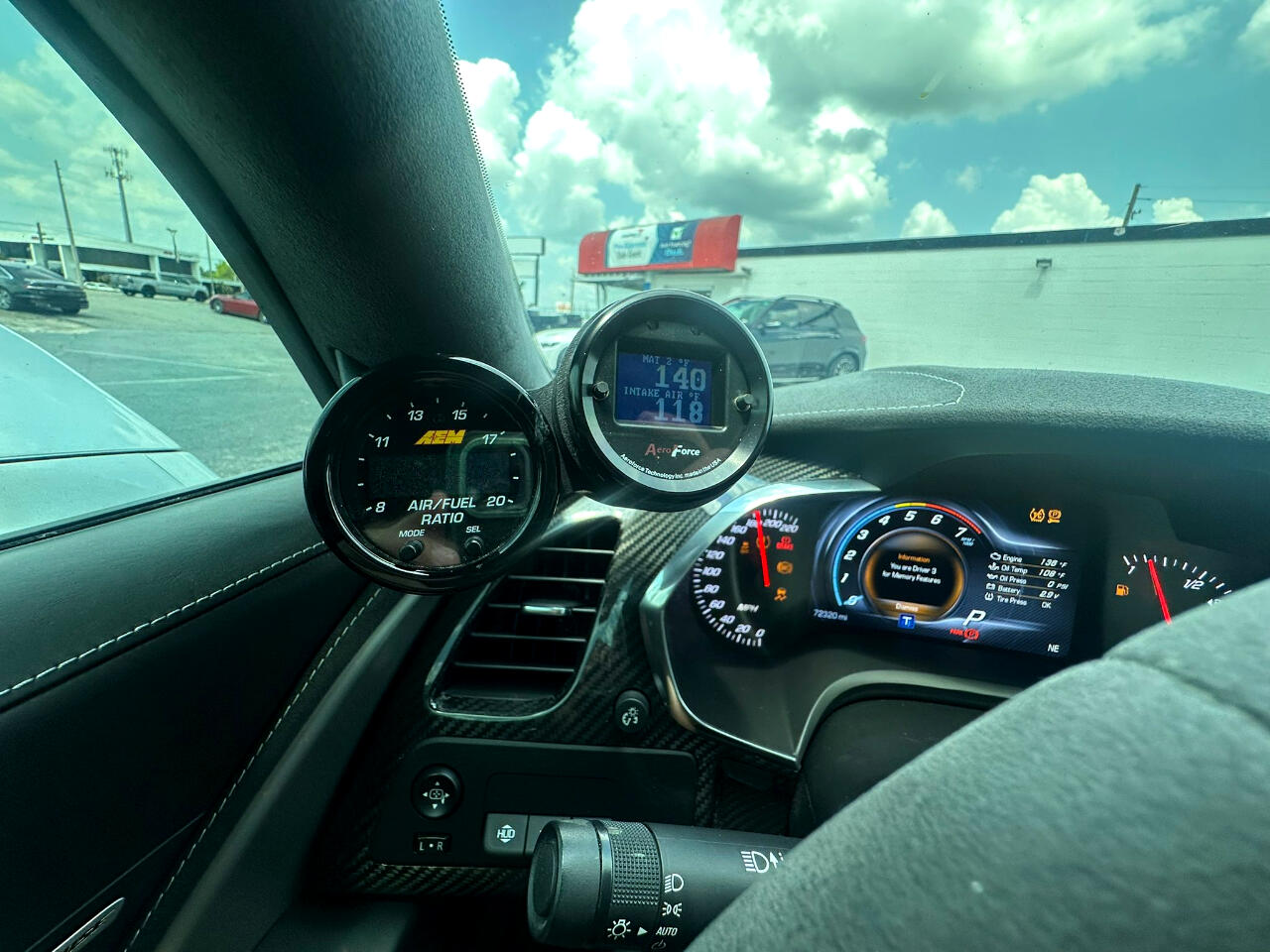 Vehicle image 17 of 25