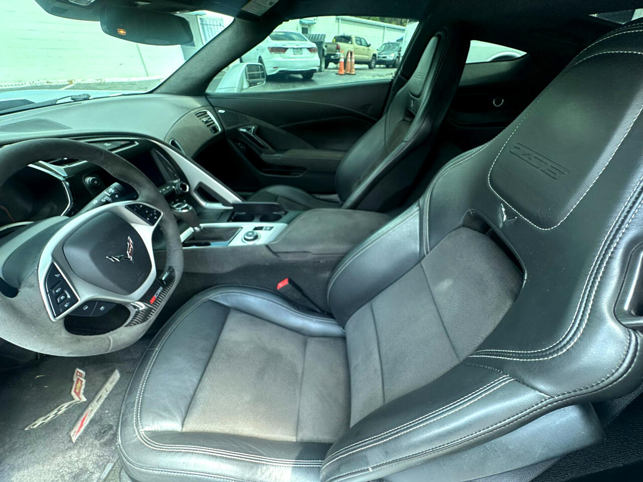 Vehicle image 18 of 25