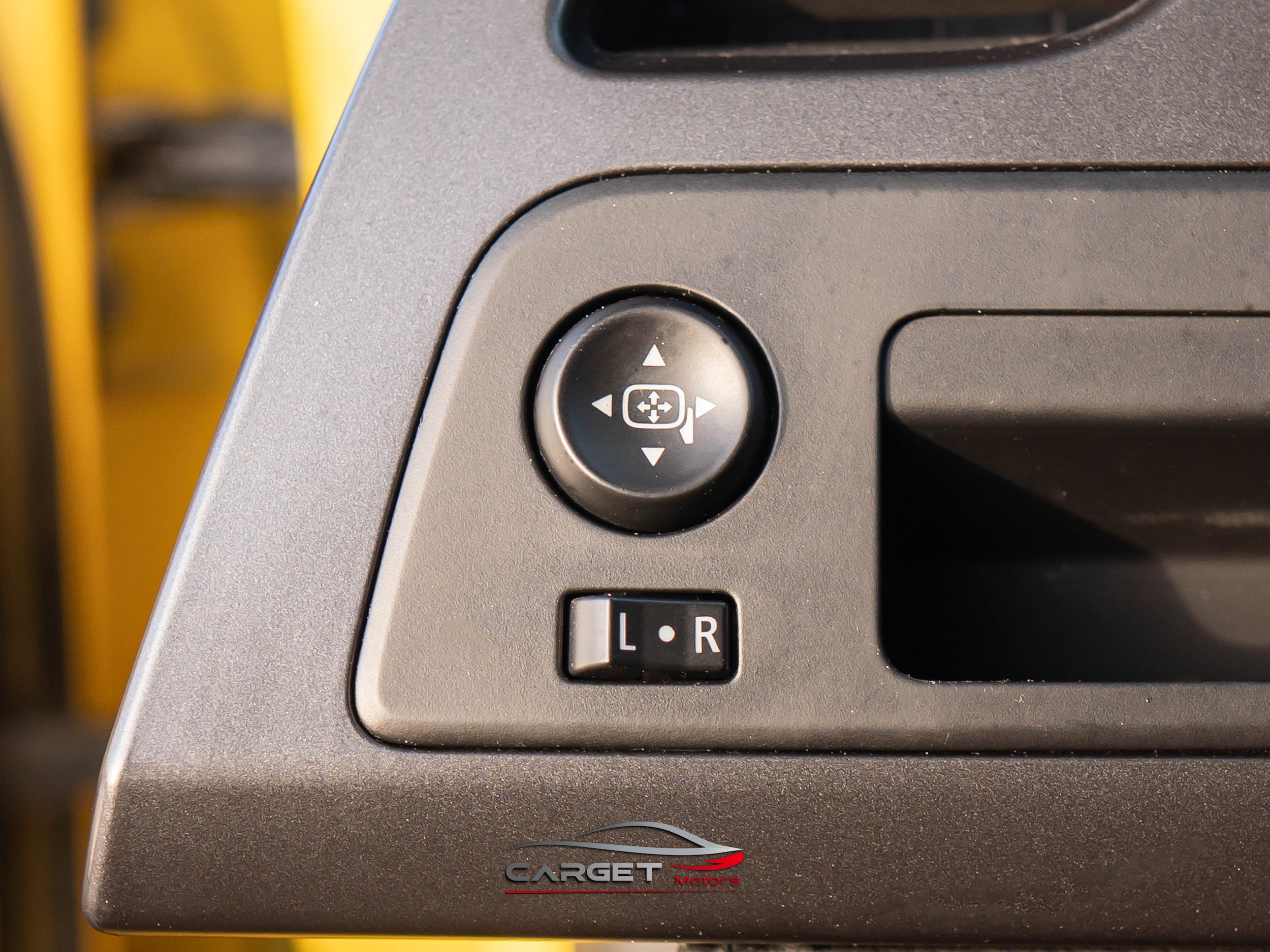 Vehicle image 28 of 36