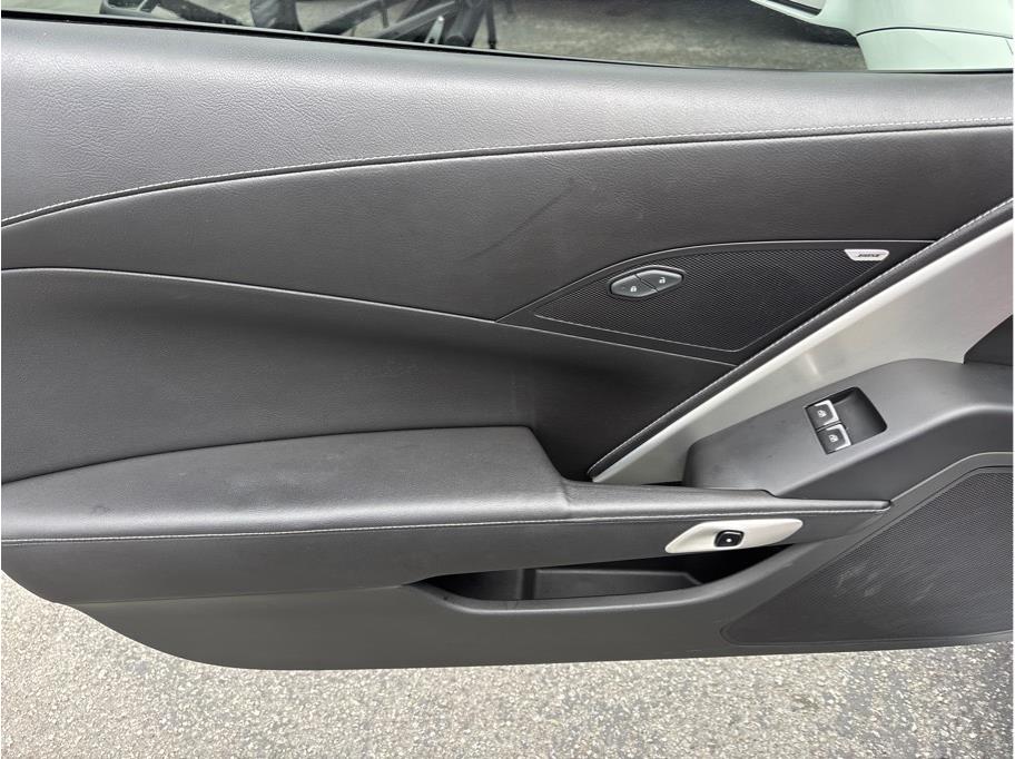 Vehicle image 25 of 33