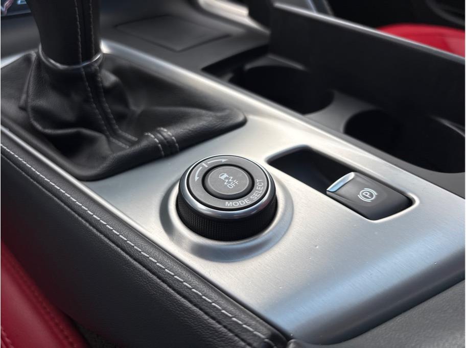 Vehicle image 23 of 33