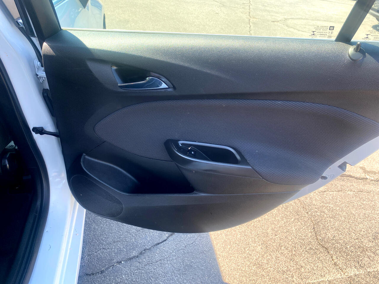 Vehicle image 25 of 28