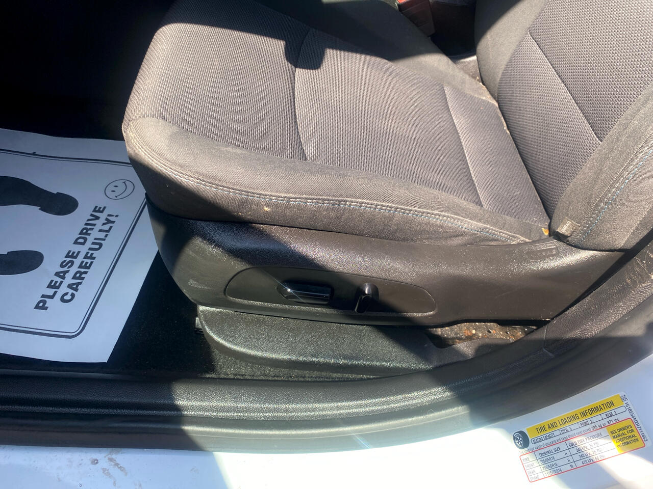 Vehicle image 17 of 28