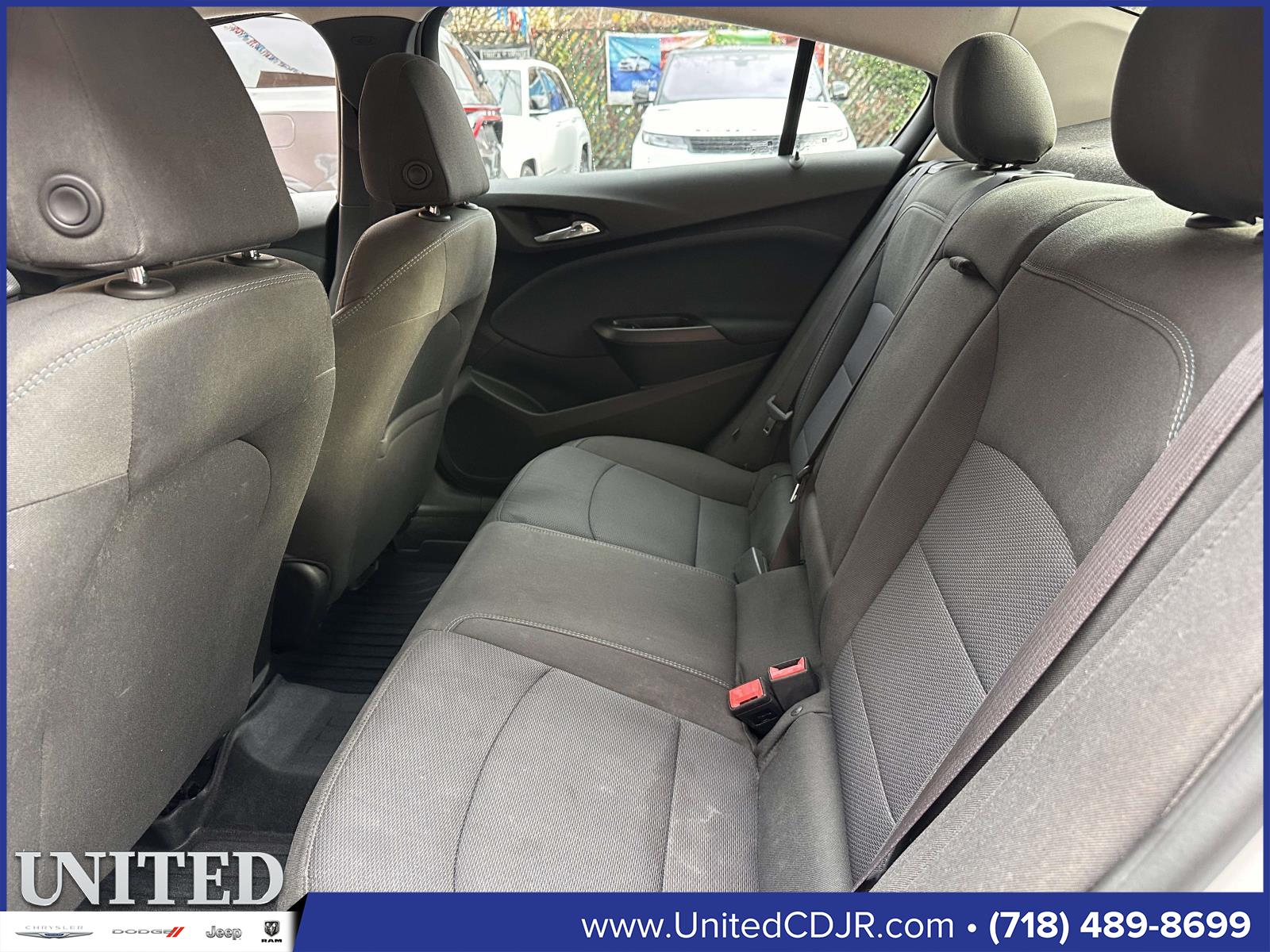 2017 Chevrolet Cruze LT Image 6 of 31