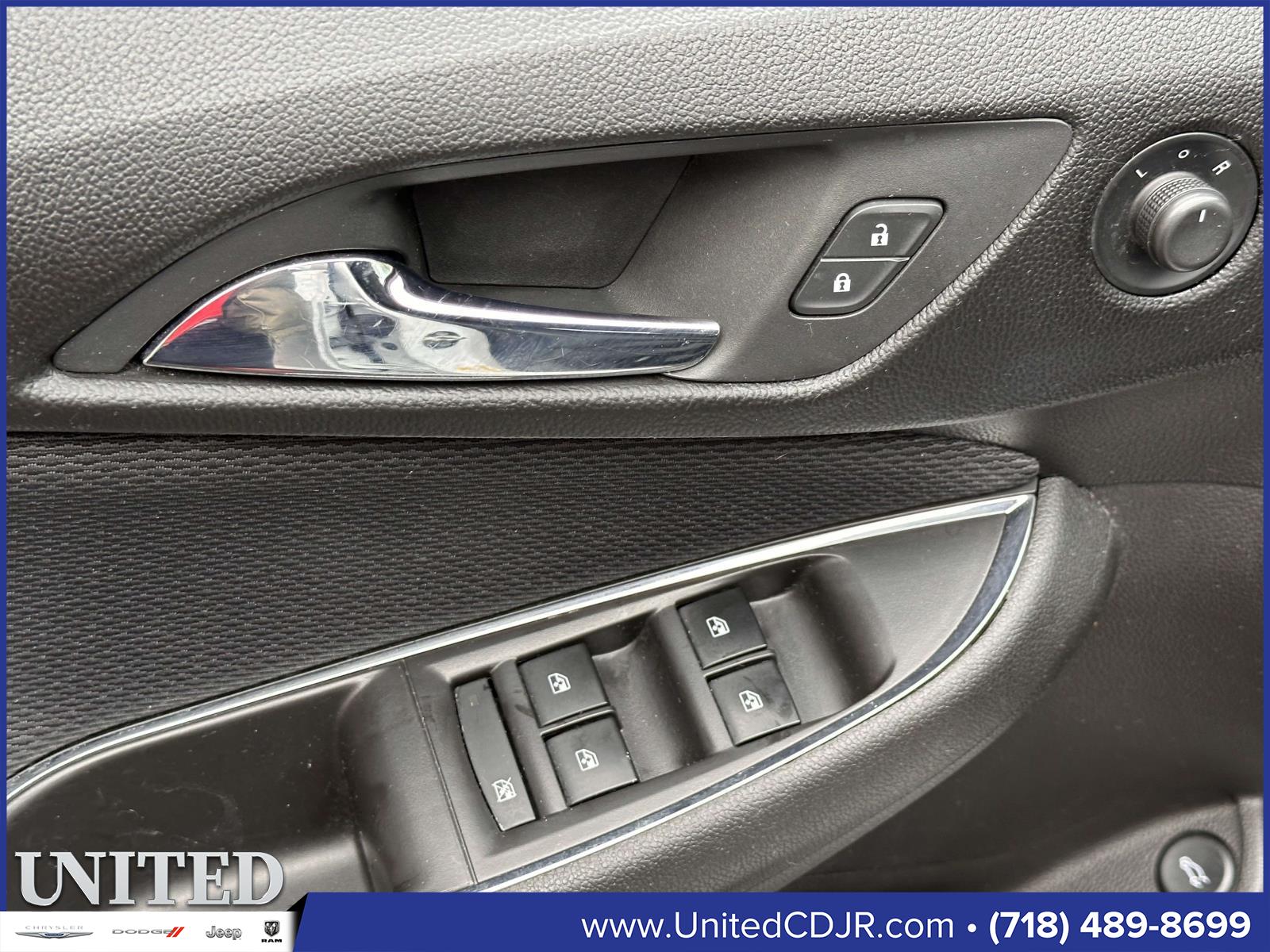 2017 Chevrolet Cruze LT Image 22 of 31