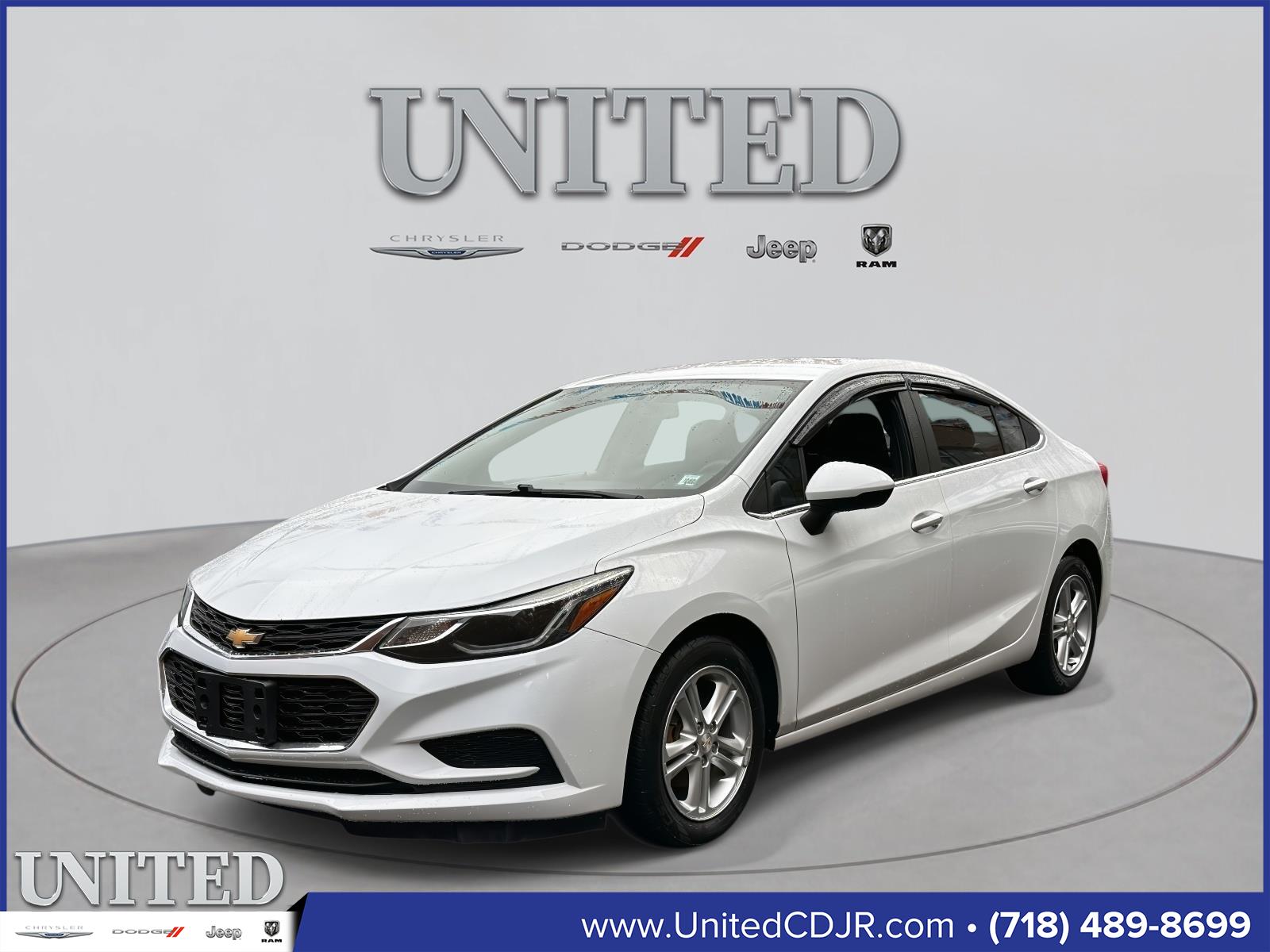 2017 Chevrolet Cruze LT Image 1 of 31